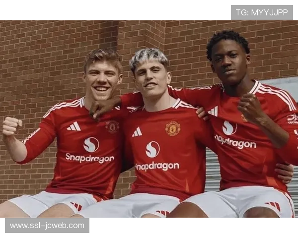 曼联纪念巴斯比宝贝逝世周年，主场举办追思活动