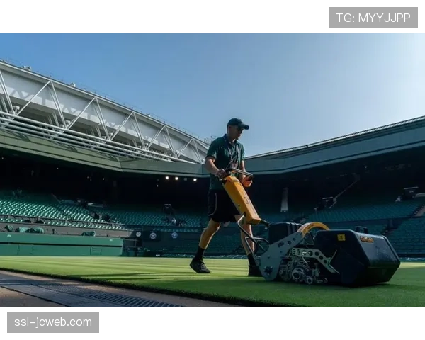 温布尔登网球公开赛宣布，将在1号球场加装可开合顶棚，工程于2026年完工